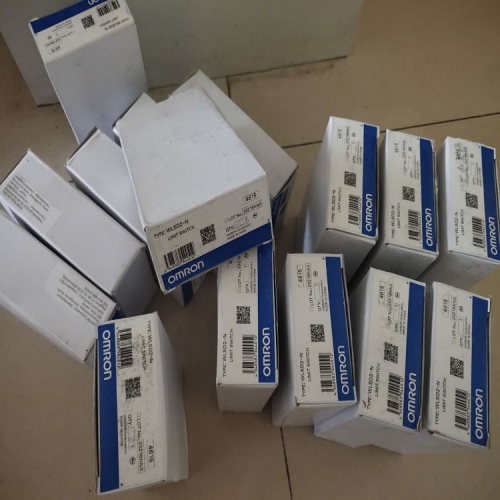 Omron E3Z-D81 New Original
